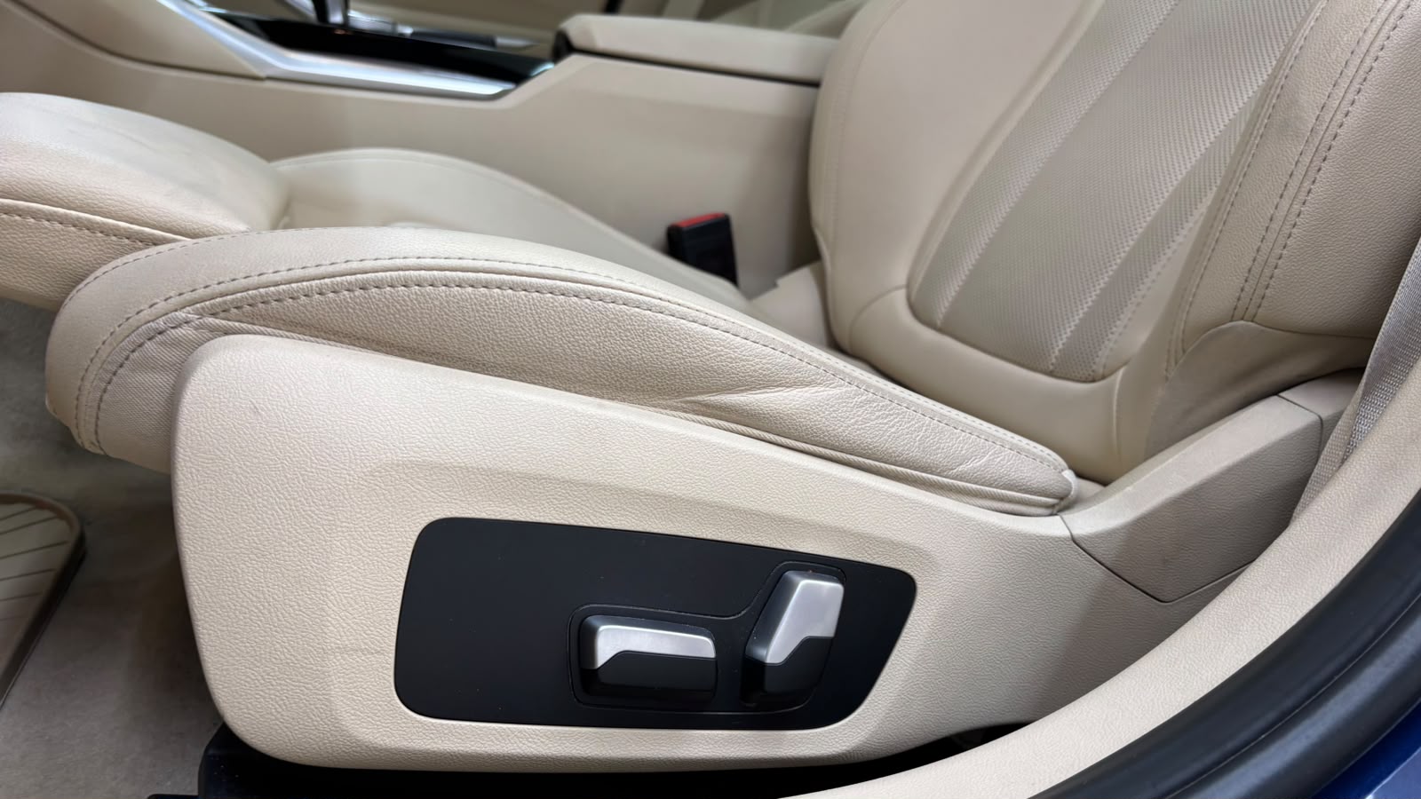 BMW 320i 10